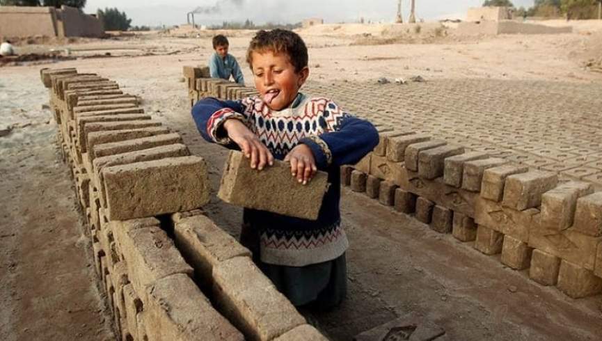 اسوشیتیدپرس: کودکان افغان در کوره‌های خشت پذی وضعیت رقت انگیز دارند