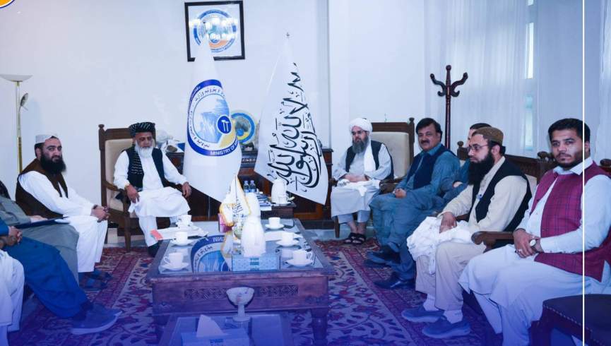 سرپرست وزارت معادن طالبان با شمار از تاجران افغان مقیم پاکستان دیدار کرد
