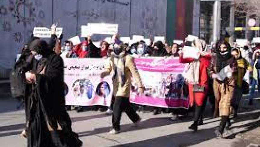 زنان در کابل با شعار "حق، عدالت و آزادی" تظاهرات کردند