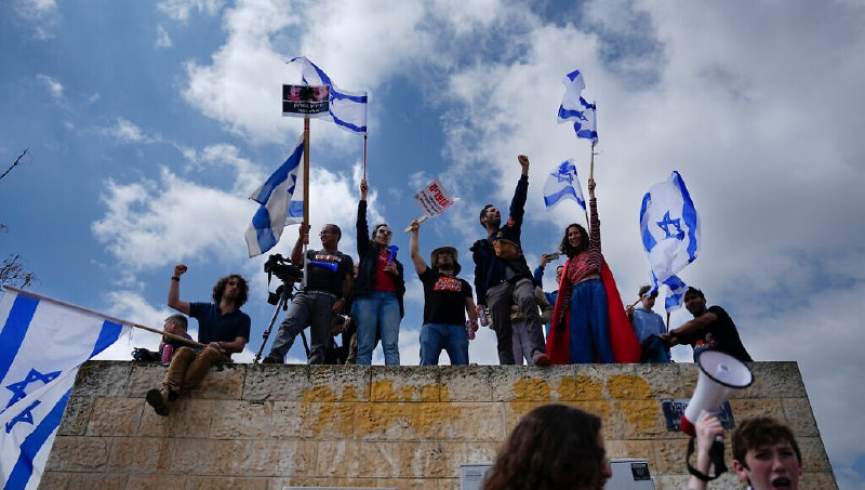کنست در اشغال هزاران معترض اسرائیلی/ معترضان وارد ساختمان پارلمان شدند