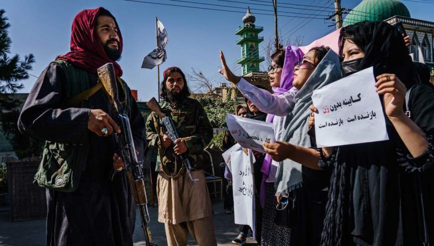 استقلال طالبان، اضمحلال افغانستان