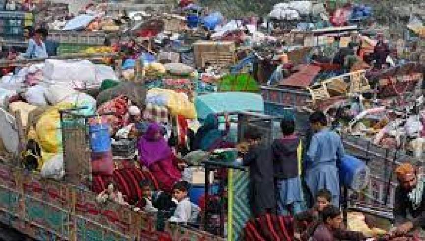 مهاجران اخراج شده از پاکستان به بیش از 402 هزار نفر رسید