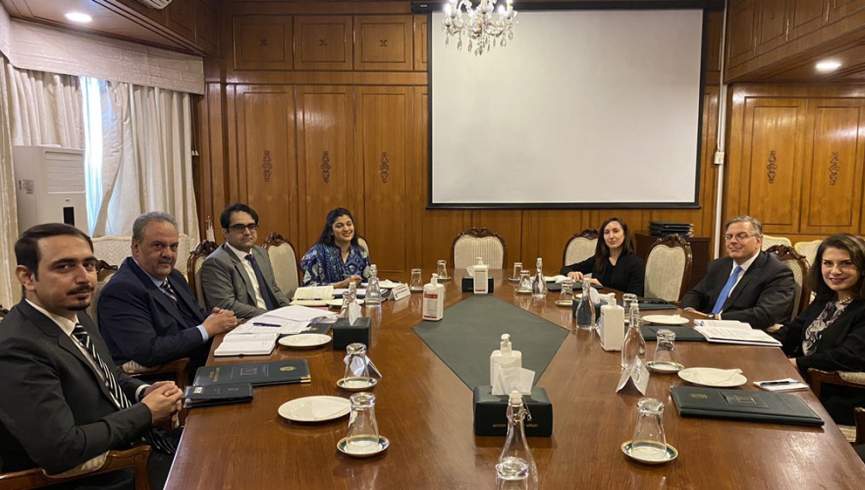 جولیتا والز نویس او پاکستاني اصف دراني پر افغان کډوالو خبرې کړې