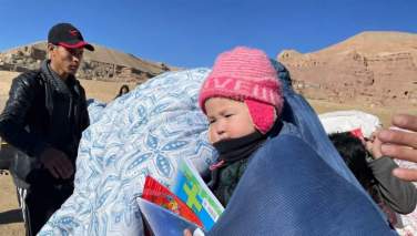 موسسه چینی برای مغاره نشینان بامیان کمک زمستانی توزیع کرد