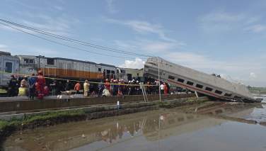 حادثه برخورد دو قطار در اندونیزیا با 31 کشته و زخمی