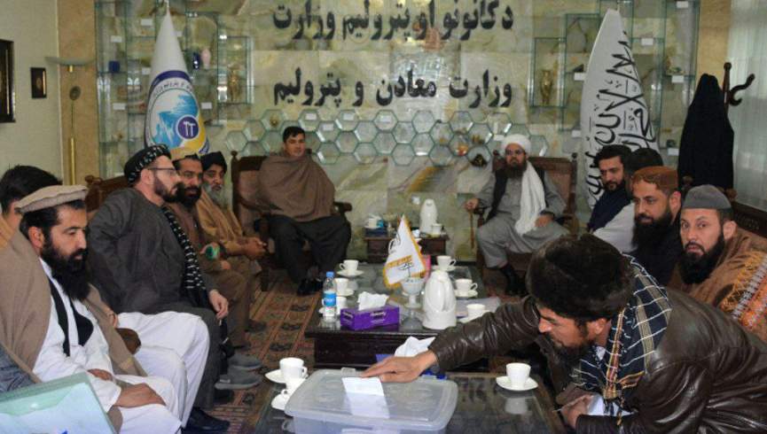 گروه طالبان پروسه داوطلبی 15 هزار تُن نمک فاریاب را برگزار کردند