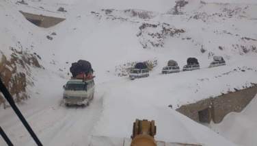 برفباری در مناطق مرکزی؛ کوتل حاجی‌گک مسدود شد