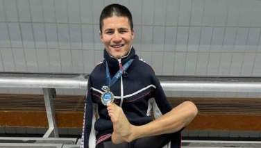 عباس کریمی در مسابقات شنا در امریکا به دو مدال طلا و یک برنز دست یافت
