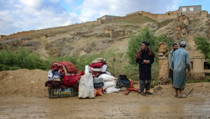 گیرافتادن سیلاب‌زدگان غور در یک قریه؛ امکاناتی برای زندگی وجود ندارد