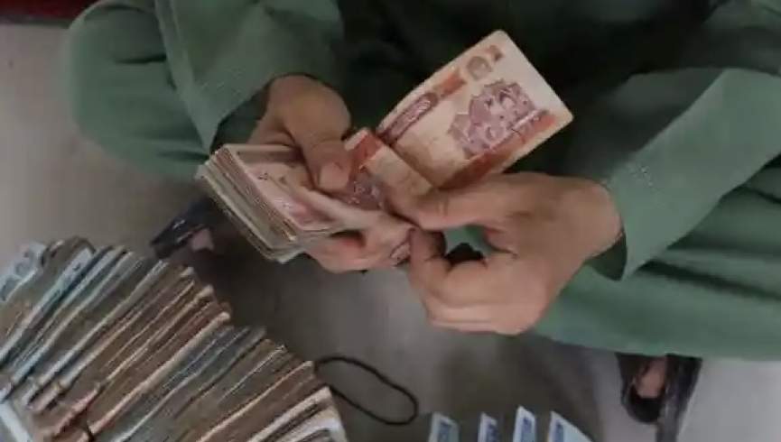 فساد طالبان در بامیان/ رشوه‌های علنی و بهره‌گیری جنسی