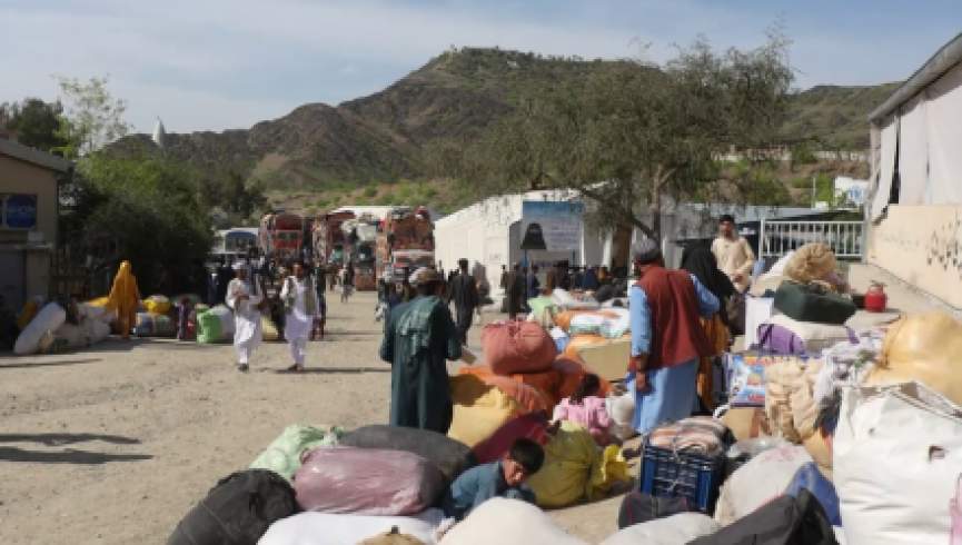 پاکستان په ۲۴ ساعتونو کې ۵۰۰ افغانې کورنۍ په جبري توګه راستنې کړې دي
