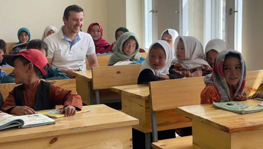 هیأت سازمان ملل و بانک توسعه اسلامی از مکتب جدید در یکاولنگ بامیان بازدید کردند