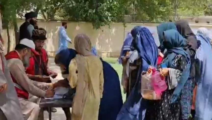 کمک نقدی صلیب سرخ به 2500 خانواده در ولایات بدخشان، بغلان و فاریاب