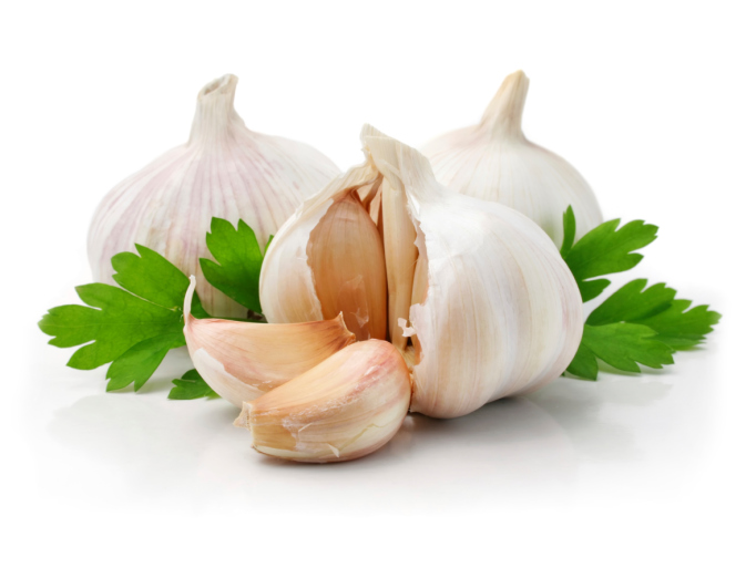 رفع بوی بد سیر با این میوه خوشمزه