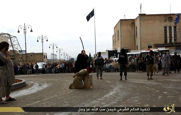 داعش ۴‌نفر را به اتهام سب‌الله گردن زد!