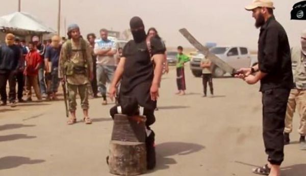 داعش برای نخستین بار ۲ زن را گردن زد!