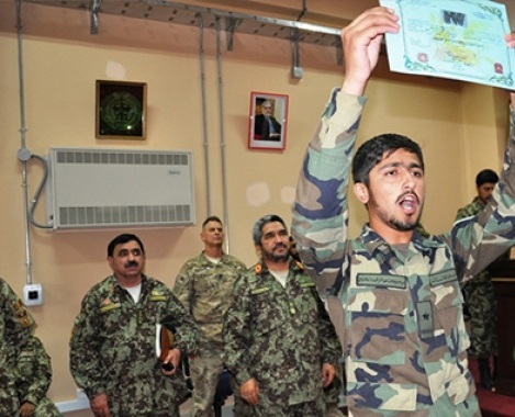 ۴۳ افسر جوان از یک دوره آموزشی فارغ شدند
