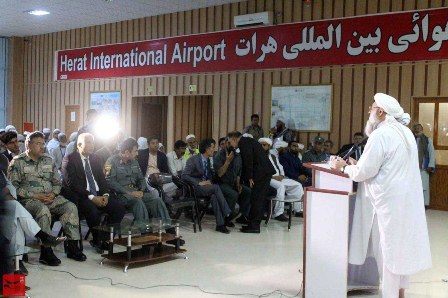 نخستین پرواز حجاج غرب کشور به میدان هوایی هرات نشست