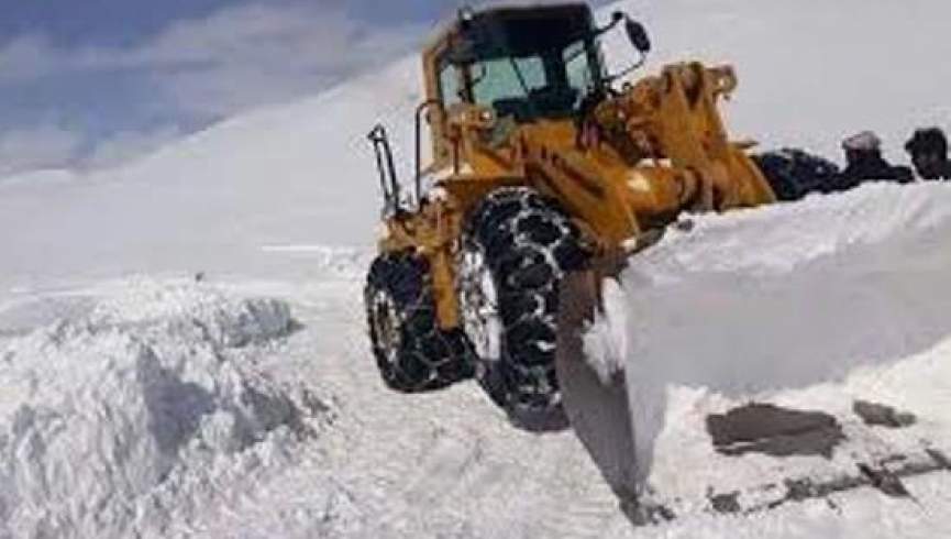 وزارت ترانسپورت: با ریزش برف شاهراه کابل- قندهار و مسیرهای مواصلاتی ولایات مرکزی مسدود شده‌اند