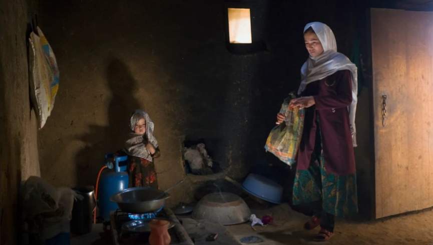 گاردین: مردم افغانستان از شدت فقر به علف‌خوری روی آورده اند