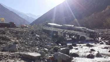 یک بس مسافربری در بغلان به رودخانه سقوط کرد؛ 49 نفر کشته و زخمی شدند