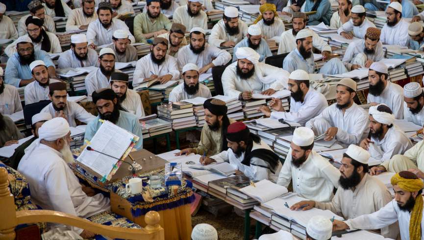 ممنوعیت آموزش دختران؛ پدر طالبان چه می‌گوید؟