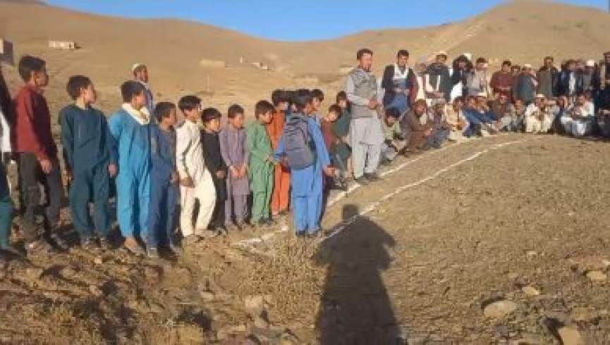 باشندگان جاغوری یک پل را با هزینه خود می‌سازند