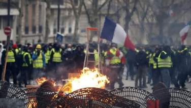 اعتراضات در فرانسه به درگیری کشیده شد