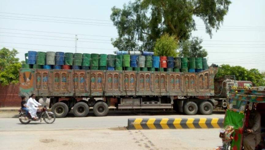 کشف و توقیف 189 هزار لیتر پترول قاچاق در مرز پاکستان و ایران