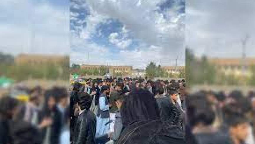 ښځینه خیاطانو د طالبانو له خوا د خپلو دوکانونو د تړلو پر ضد لاریون وکړه