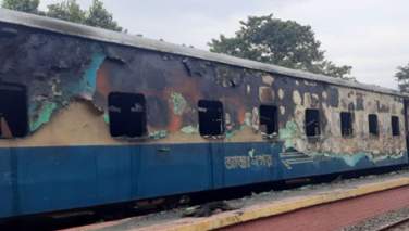 مخالفان دولت، یک قطار را در بنگلادش به آتش کشیدند