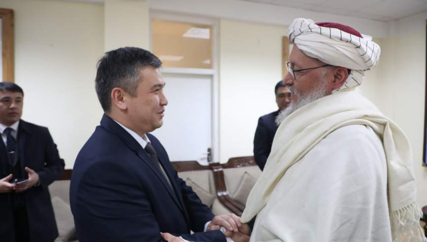 معاون اداری گروه طالبان با هیات تجارتی قرغیزستان دیدار کرد