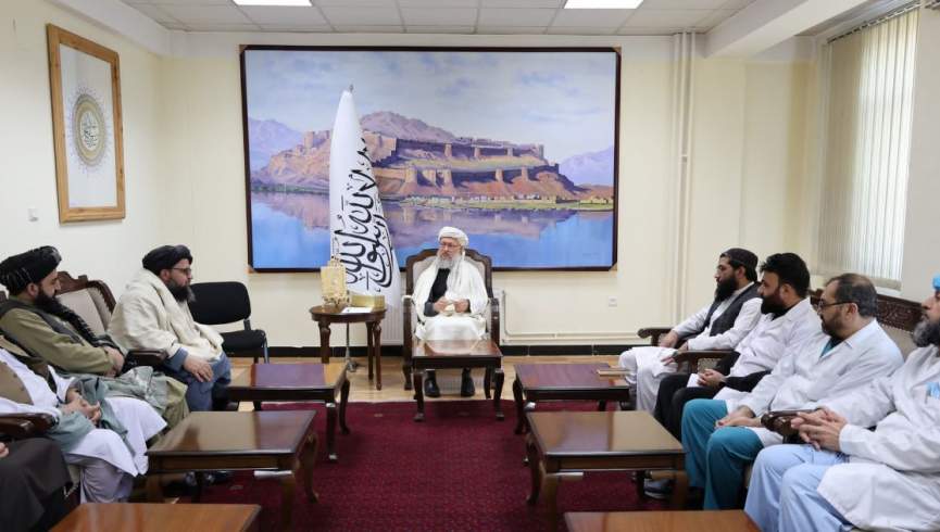 معاون اداری طالبان با متخصصین شفاخانه‌ی استخبارات این گروه دیدار کرد