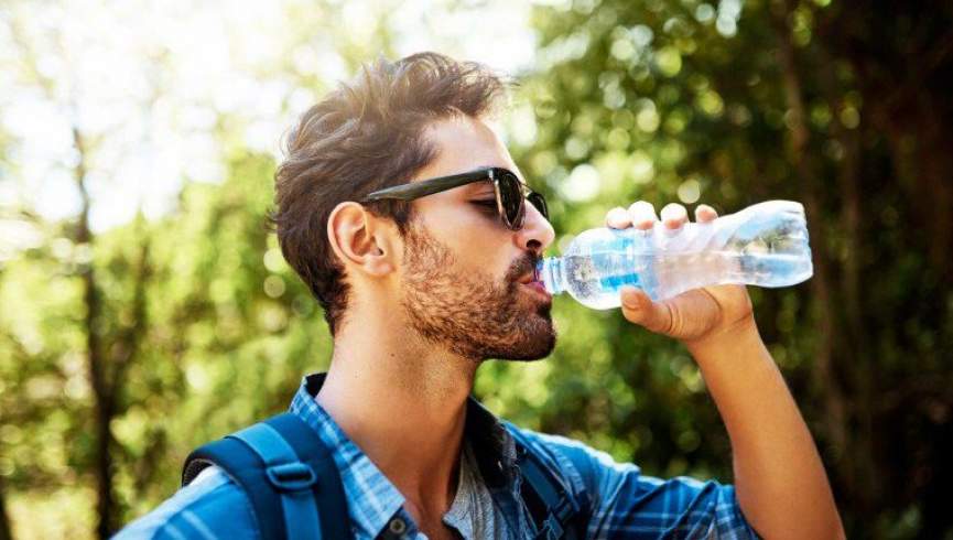 چگونه با نوشیدن آب لاغر شویم؟