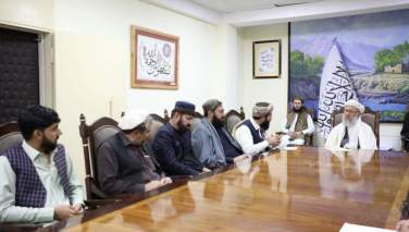 معاون اداری گروه طالبان با اعضای اتحادیه صرافان دیدار کرد