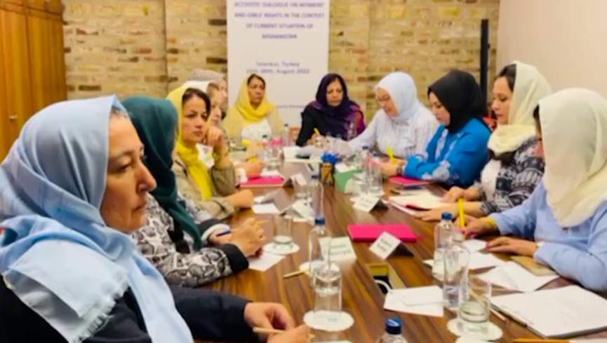 نماینده بخش زنان سازمان‌ملل با زنان خبرنگار و تجارت پیشه در ننگرهار گفتگو کرد