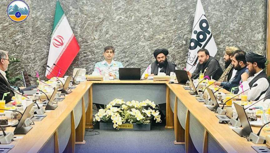 د طالبانو کانونو او پټرولیم سرپرست وزیر د ایران د اصفهان له والي سره وکتل