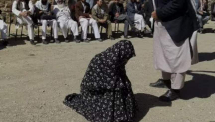 گروه طالبان سه تن به شمول یک زن را در بدخشان و دایکندی شلاق زدند