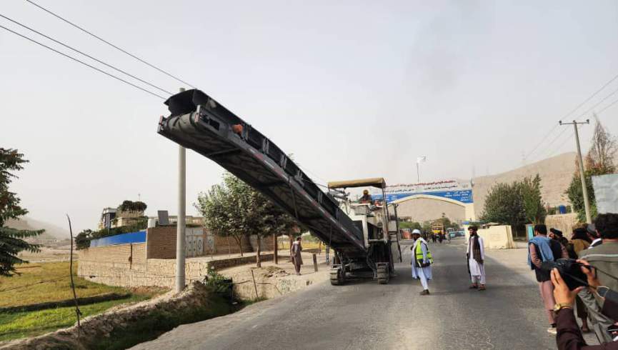 آغاز کار ترمیم و داغگیری سرک پلخمری- دوشی
